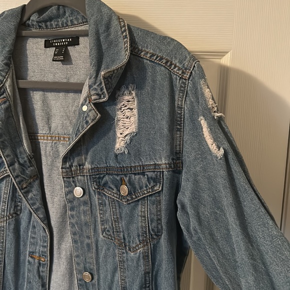 Oversized Denim Jacket - Picture 6 of 8